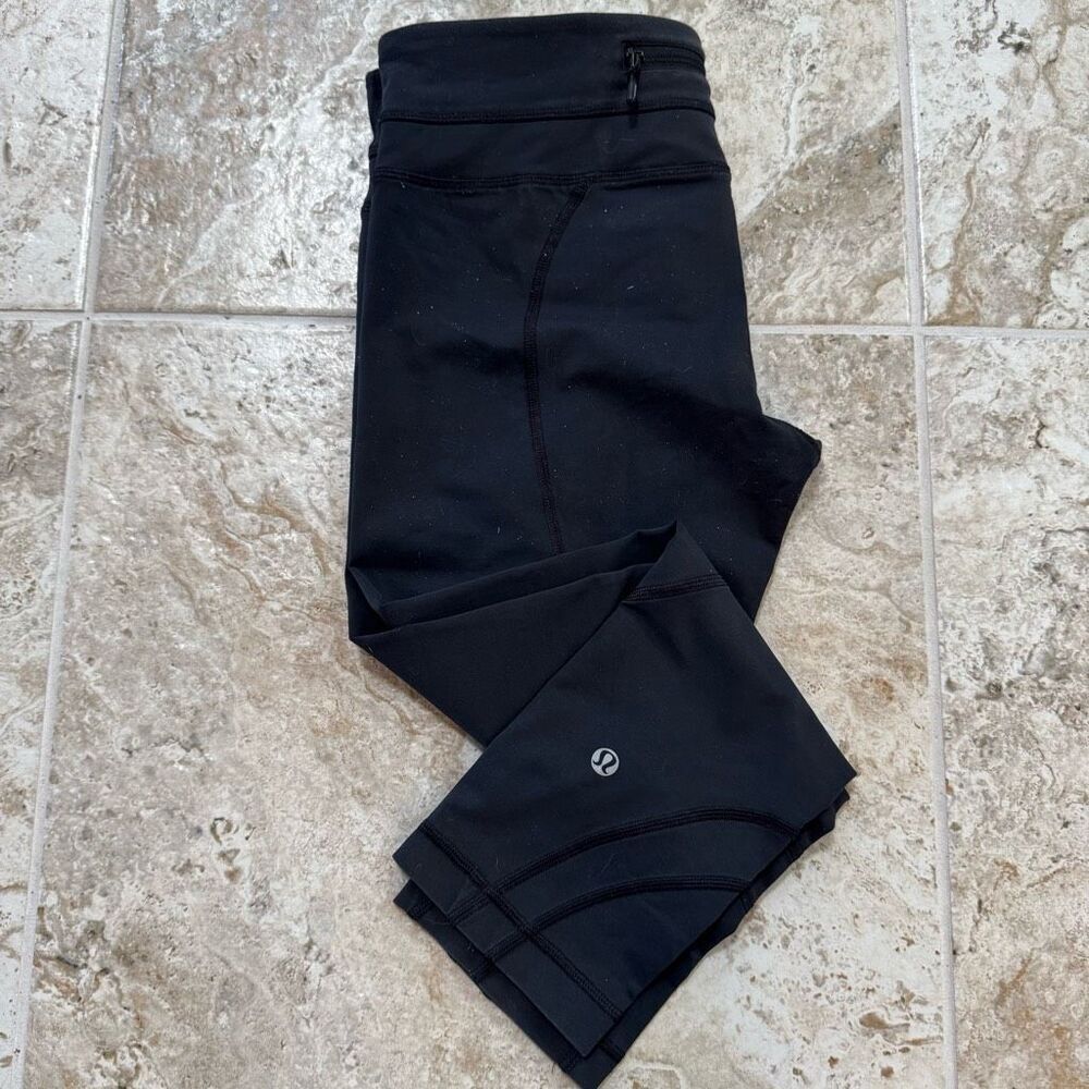 Lululemon athletica (8) crop legging capri tights - Black